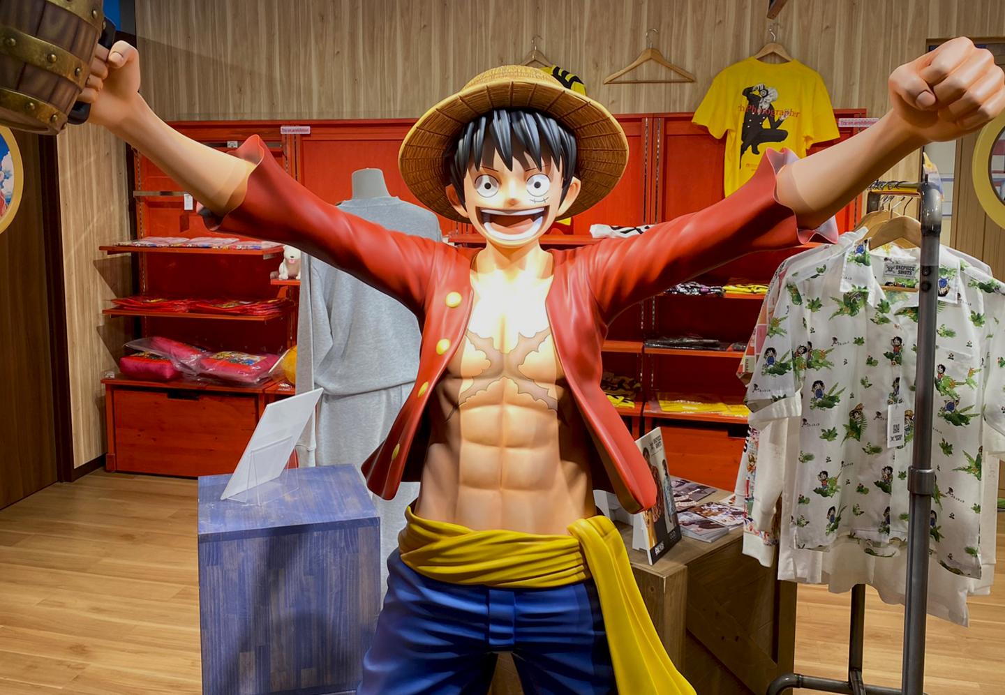 Images of stores in Tokyo that sell official One Piece merchandise