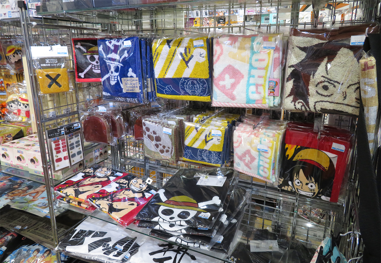 Images of ONE PIECE merchandise sold at YAMASHIROYA3