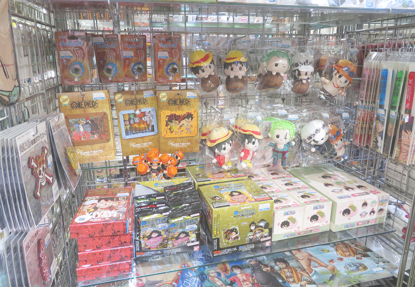 Images of ONE PIECE merchandise sold at YAMASHIROYA1