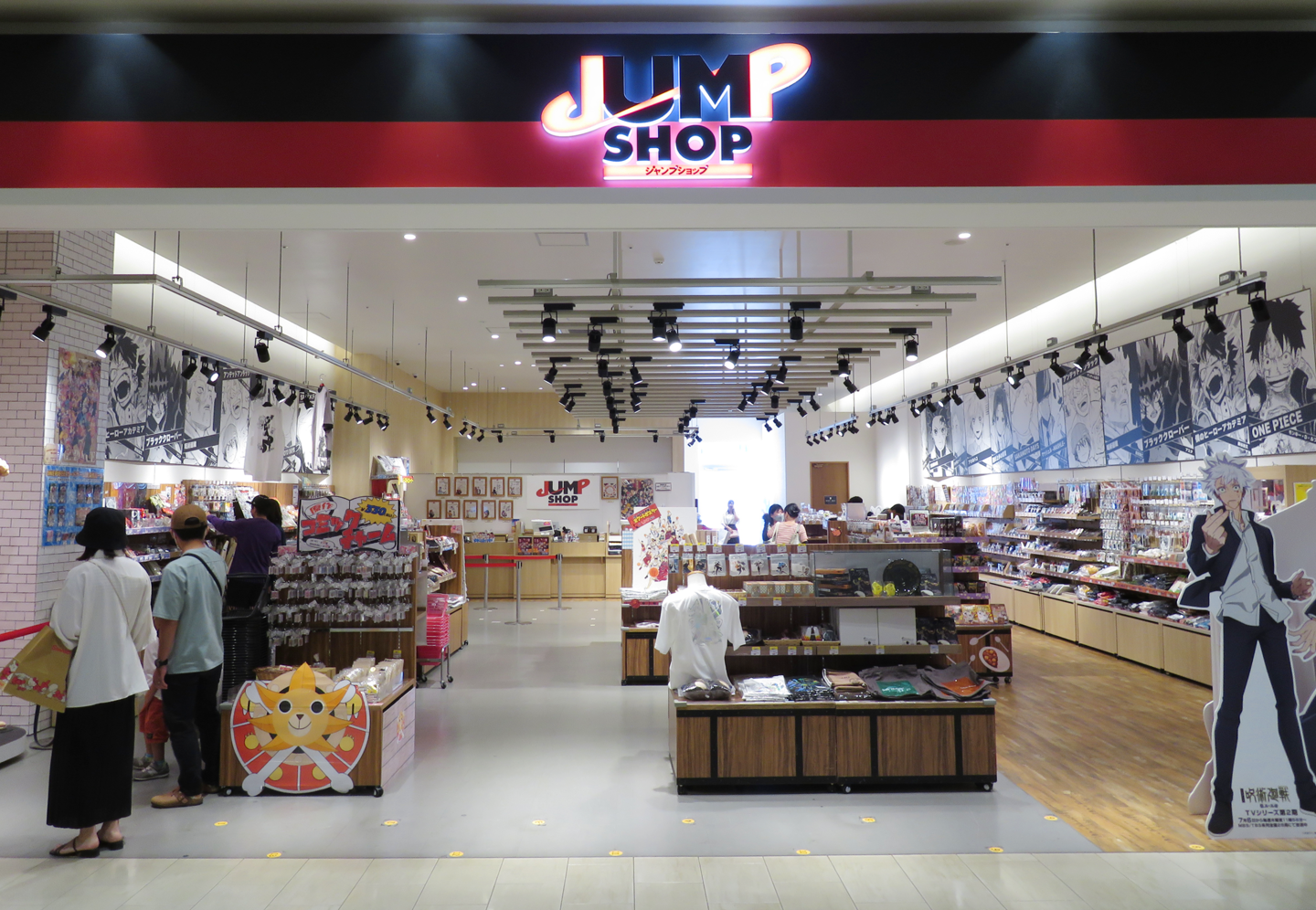 Images of the JUMP SHOP Saitama Shintoshin Store